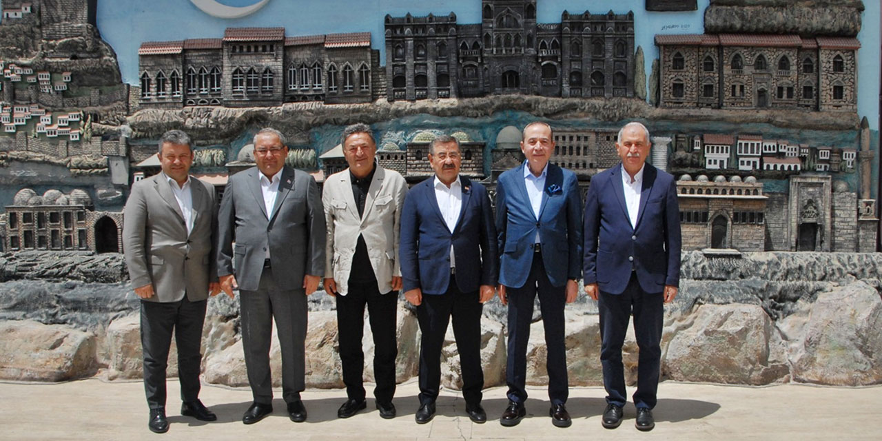 İlçe belediye başkanlarından Ankara Kulübü'ne ziyaret