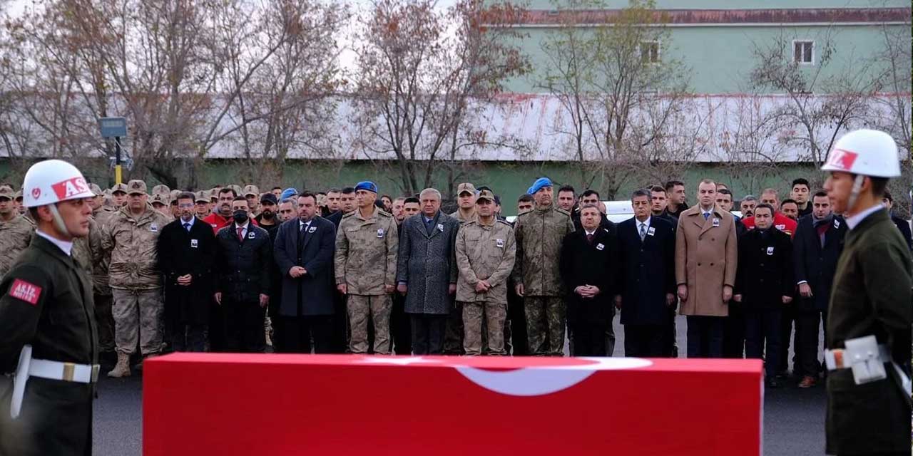 Pençe-Kilit operasyonu bölgesinde şehit olan Uzman Çavuş Cebrail Acar için Şırnak’ta tören düzenlendi