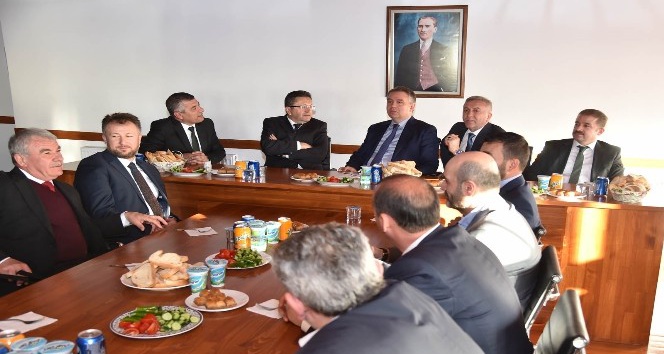 Başkan Veysel Tiryaki, Altındağlı müteahhitlerle buluştu