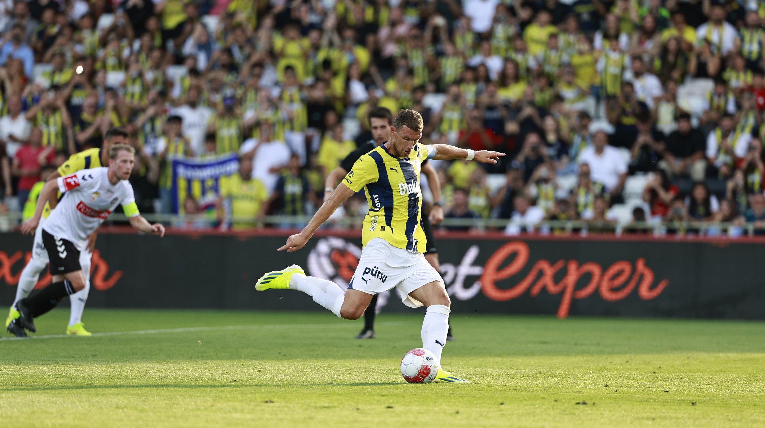 Fenerbahçe, hazırlık maçında Admira Wacker ile 1-1 berabere kaldı