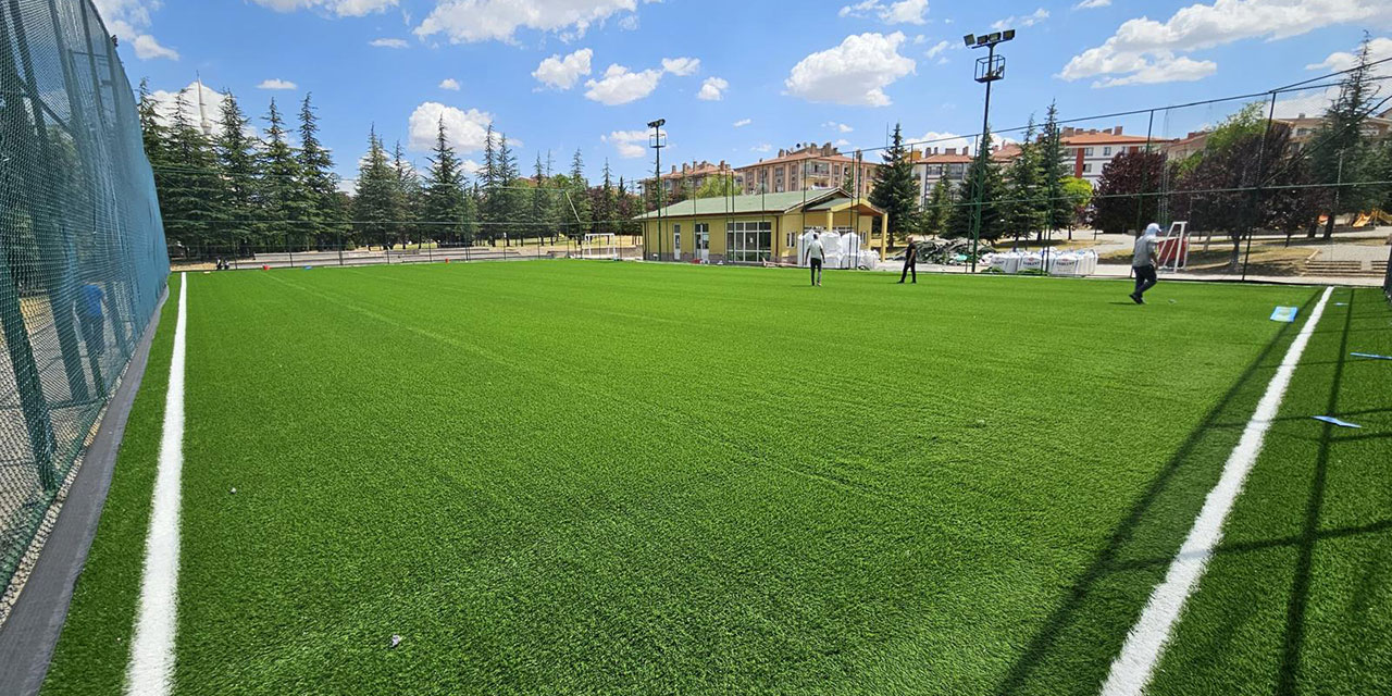 Altındağ’da halı sahalar yenileniyor