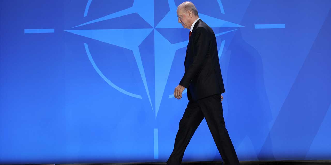 Cumhurbaşkanı Erdoğan, NATO zirvesinde temaslarını sürdürüyor