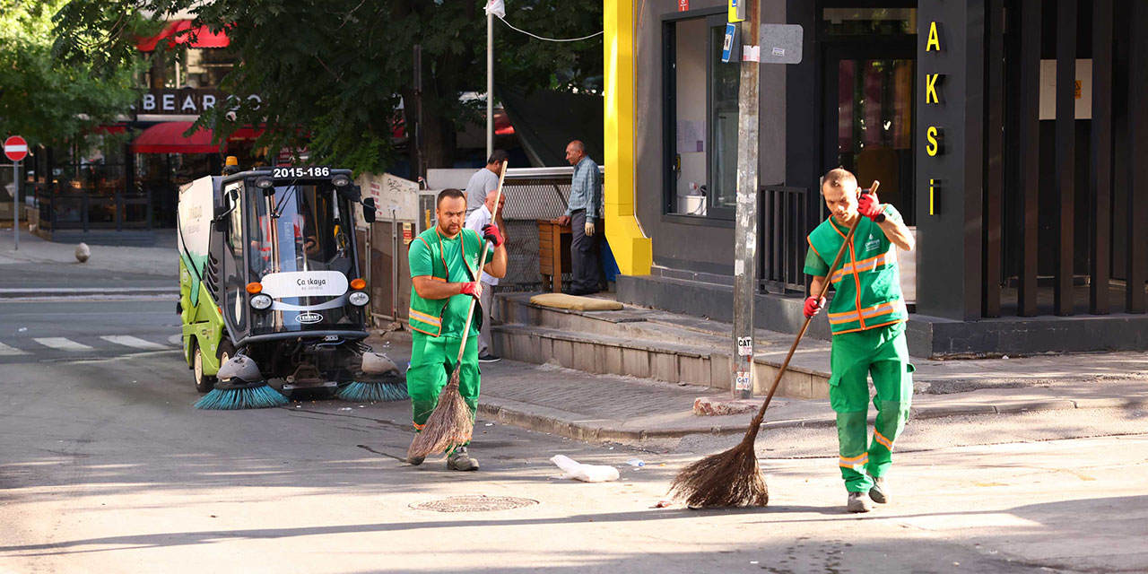 Çankaya hummalı temizlik çalışmaları sürüyor