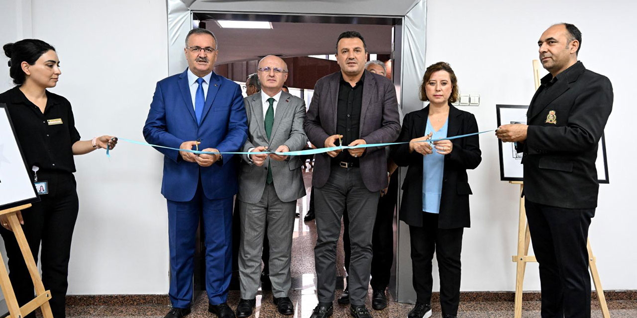 Altındağ Belediyesinde "Tarihi Gece: 15 Temmuz Basın Fotoğrafları Sergisi" açıldı