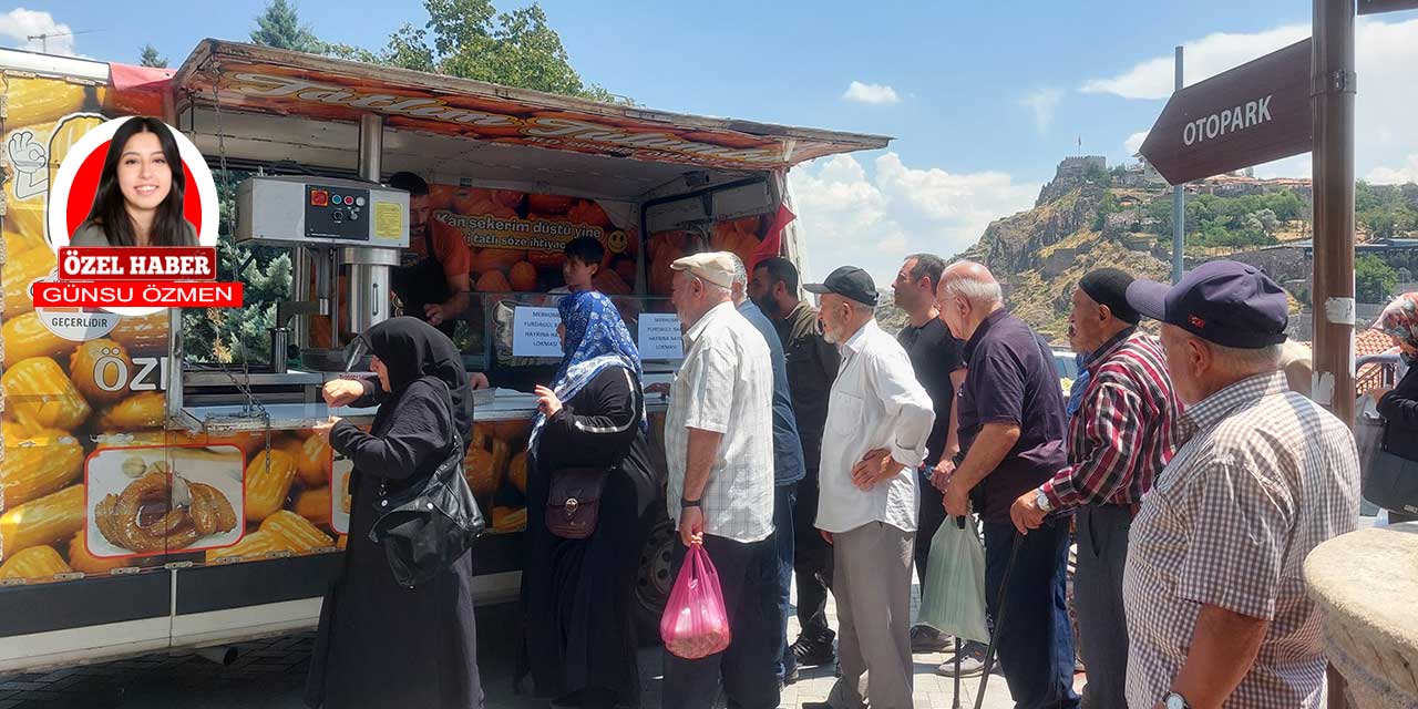 Hacı Bayram'ın cuma klasiğini gören kuyruğa geçiyor