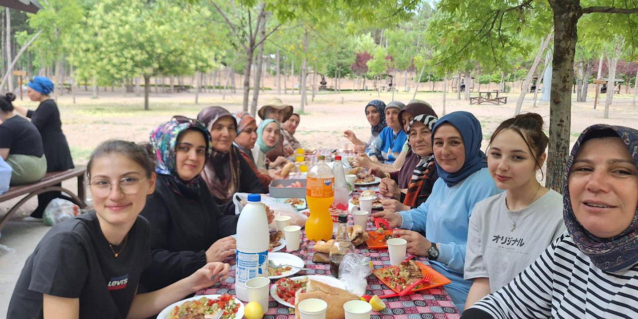 Pursaklar'da kursiyerler piknik etkinliğinde bir araya geldi