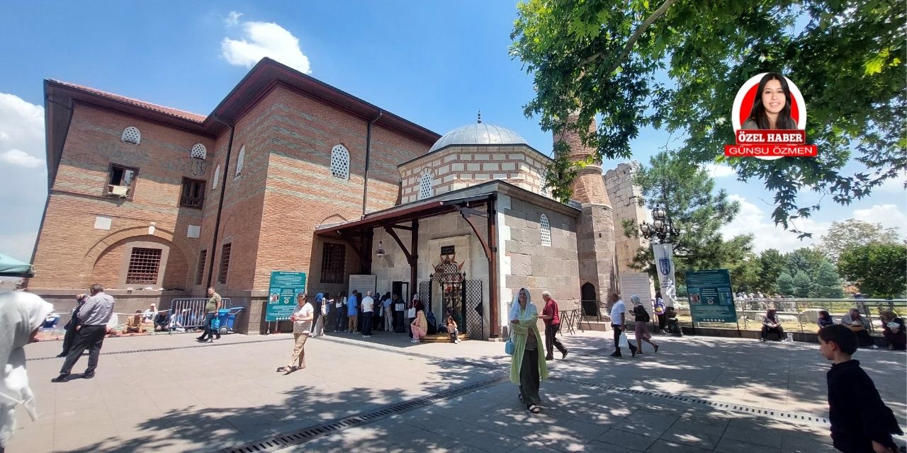 Kalenin eteğinde: Hacı Bayram-ı Veli Camii