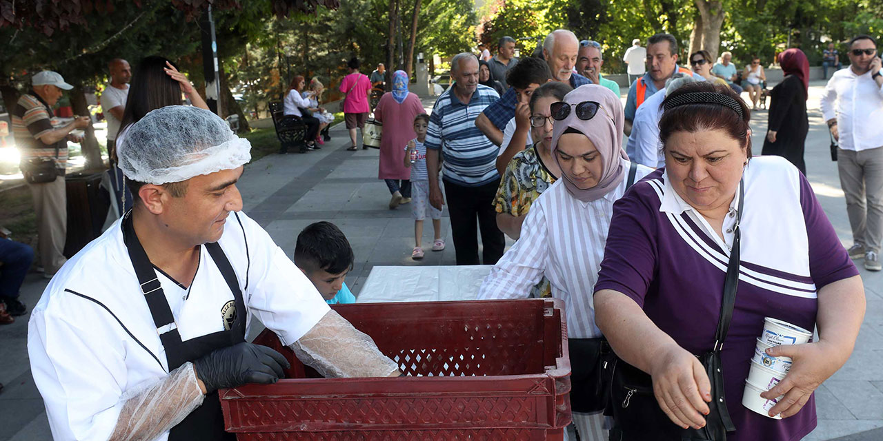 Yenimahalle’de aşure kazanları kaynıyor!