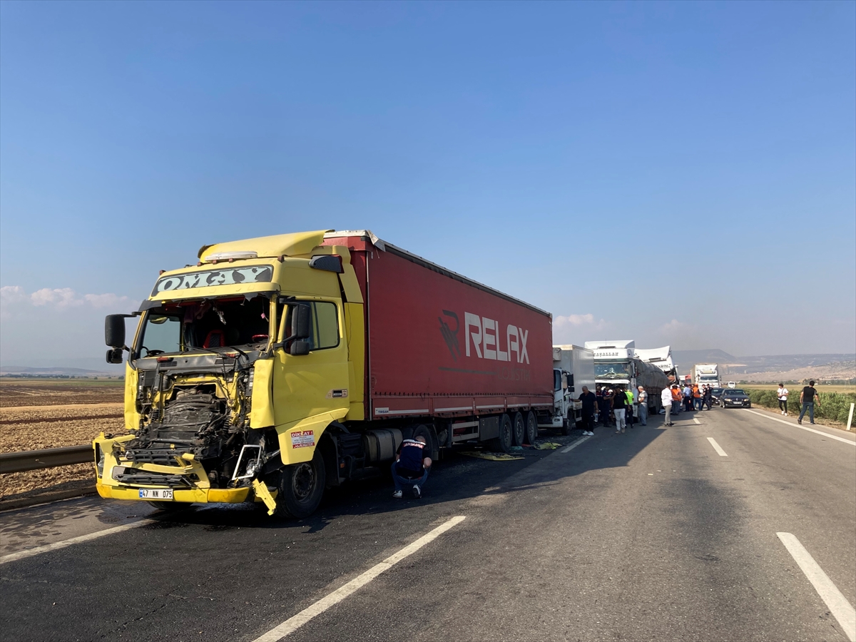 Gaziantep'te TIR'lar zincirleme kazaya karıştı: 1 ölü 6 yaralı