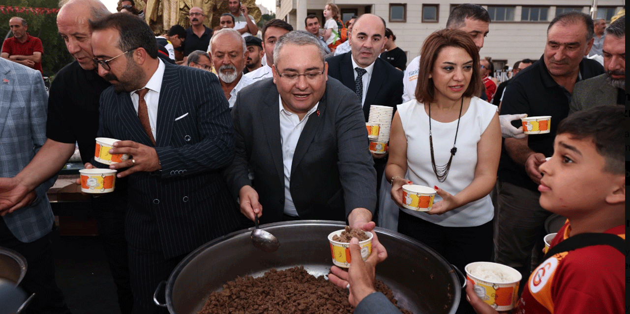 Keçiören Belediyesinden  vatandaşlara aşure ikramı