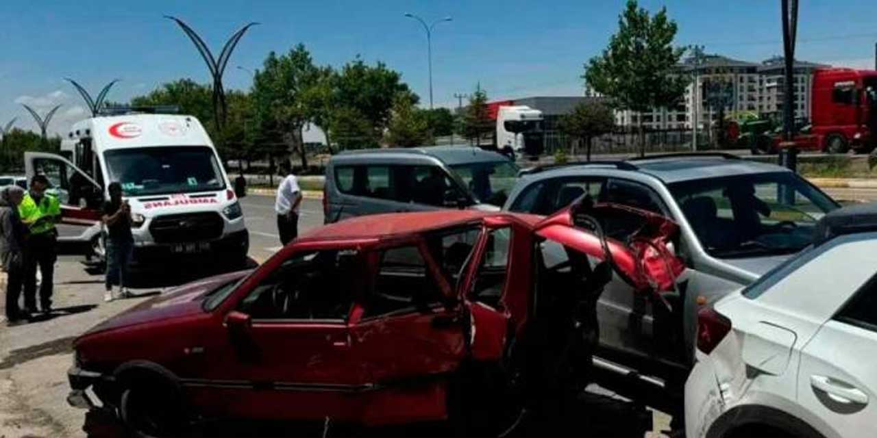 Ankara Sincan'da araç yayaların arasına daldı: Can pazarı yaşandı