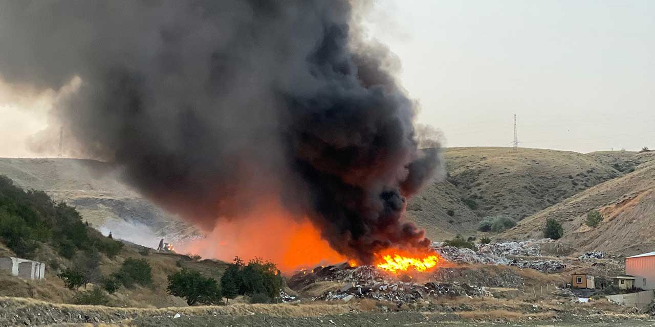 Akyurt'ta çöp toplama alanında büyük yangın: Gökyüzünü dumanlar kapladı