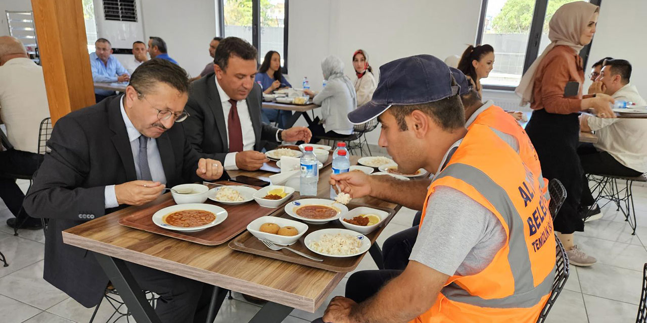 Altındağ Belediye Başkanı Tiryaki işçilerle öğle yemeği yedi