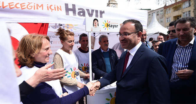 Bakan Bozdağ ’hayır’ çadırını ziyaret etti