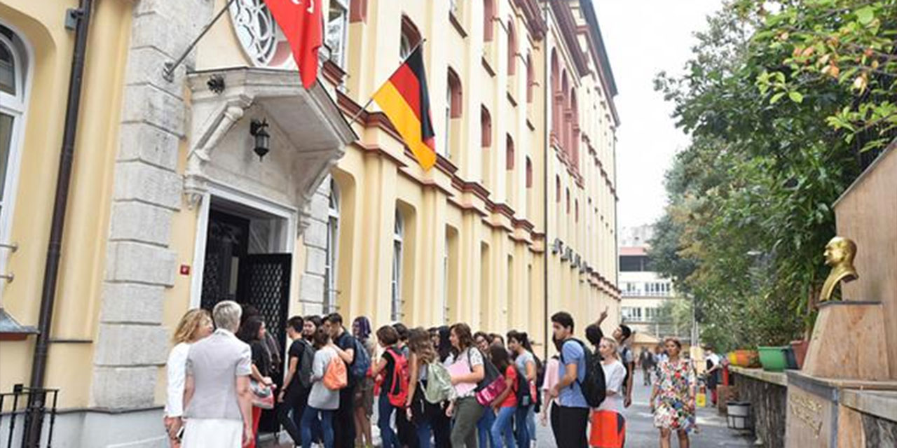 Yabancı okul krizi büyüyor: Alman okulları Türk öğrenci alımını durdurdu!