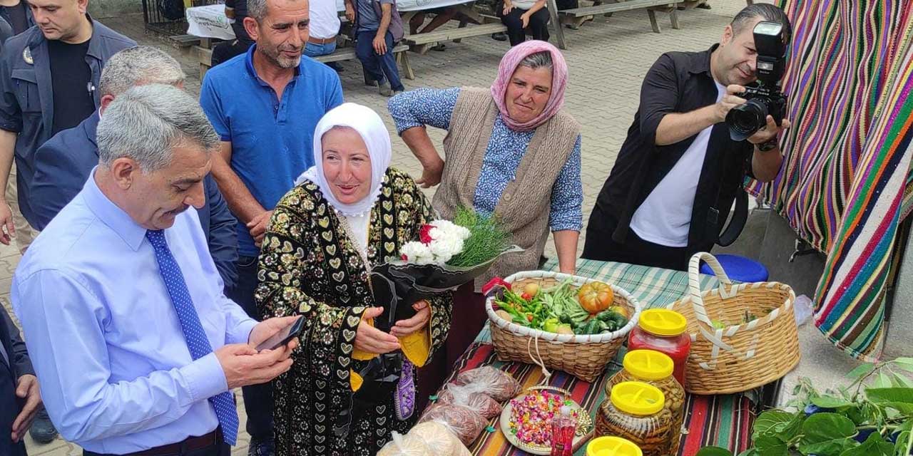 Yozgat Valisi Mehmet Ali Özkan, Çekerek'te Türkmen kültürünün tanıtıldığı standları gezdi