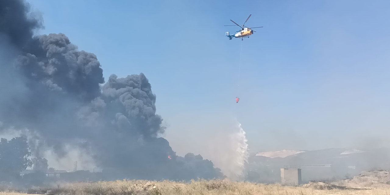 Eski kağıt fabrikasında büyük yangın: Havadan ve karadan müdahale ediliyor