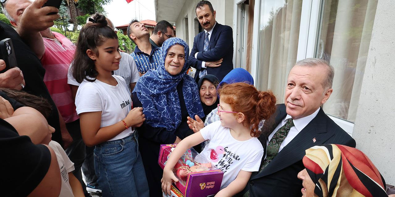 Cumhurbaşkanı Erdoğan, memleketi Rize'de!