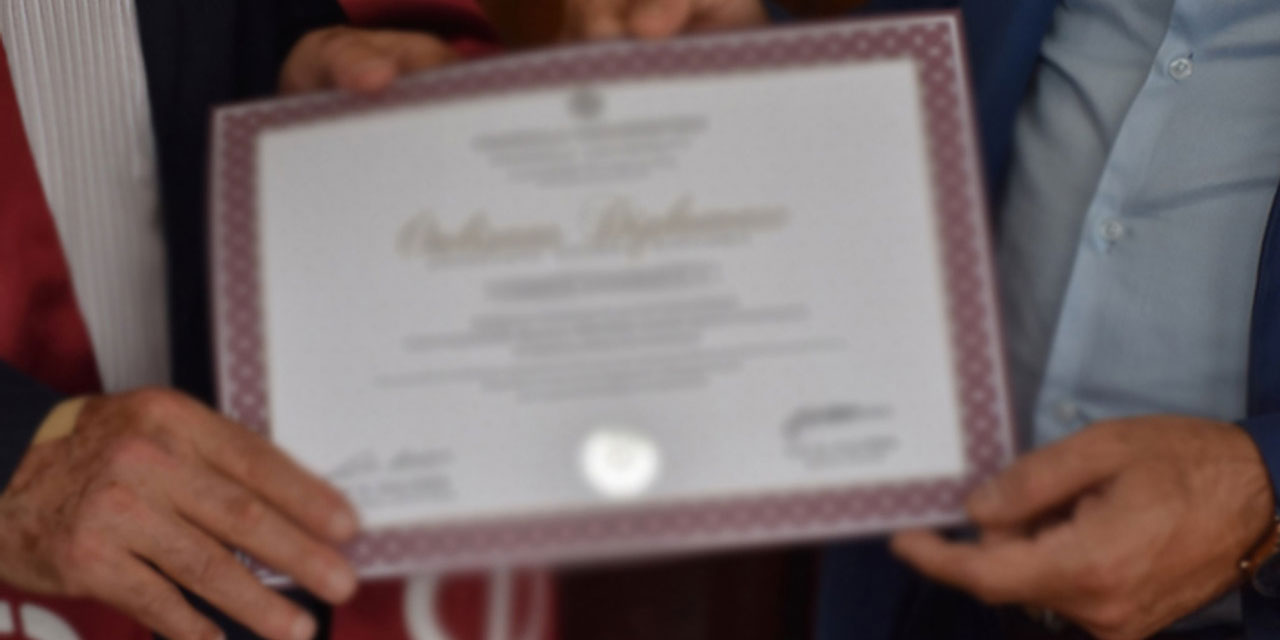 Sahte diploma satan sosyal medya hesapları ifşa oldu!