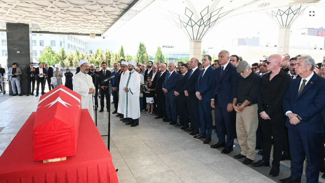 Kenan Işık Ankara'da toprağa verildi