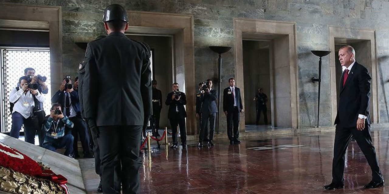 Cumhurbaşkanı Erdoğan ve YAŞ üyelerinden Anıtkabir ziyareti!