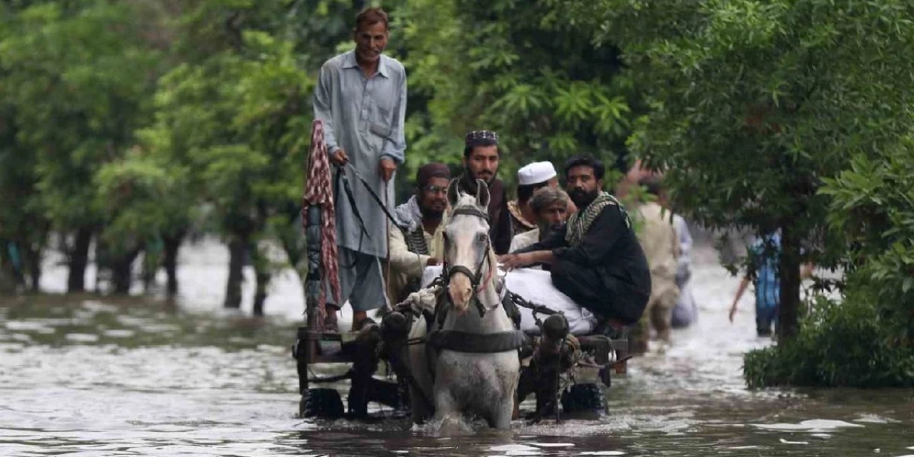 Pakistan’da selde 6 kişi yaşamını yitirdi