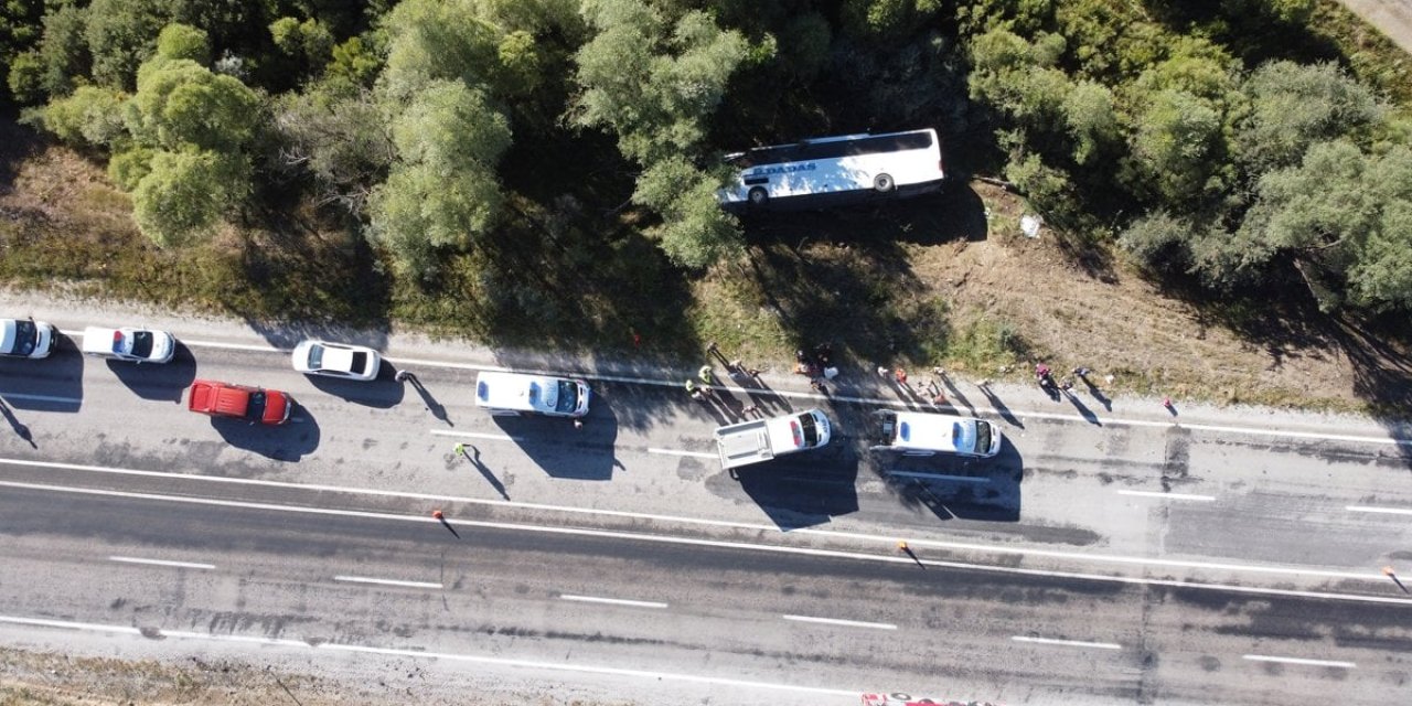 Erzincan'da yolcu otobüsü devrildi: 1 ölü, 33 yaralı