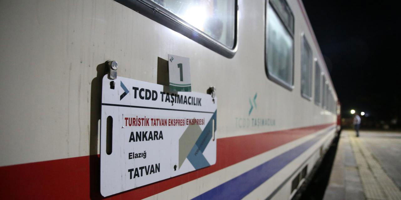 Turistik Tatvan treni Ankara'dan yola çıktı!