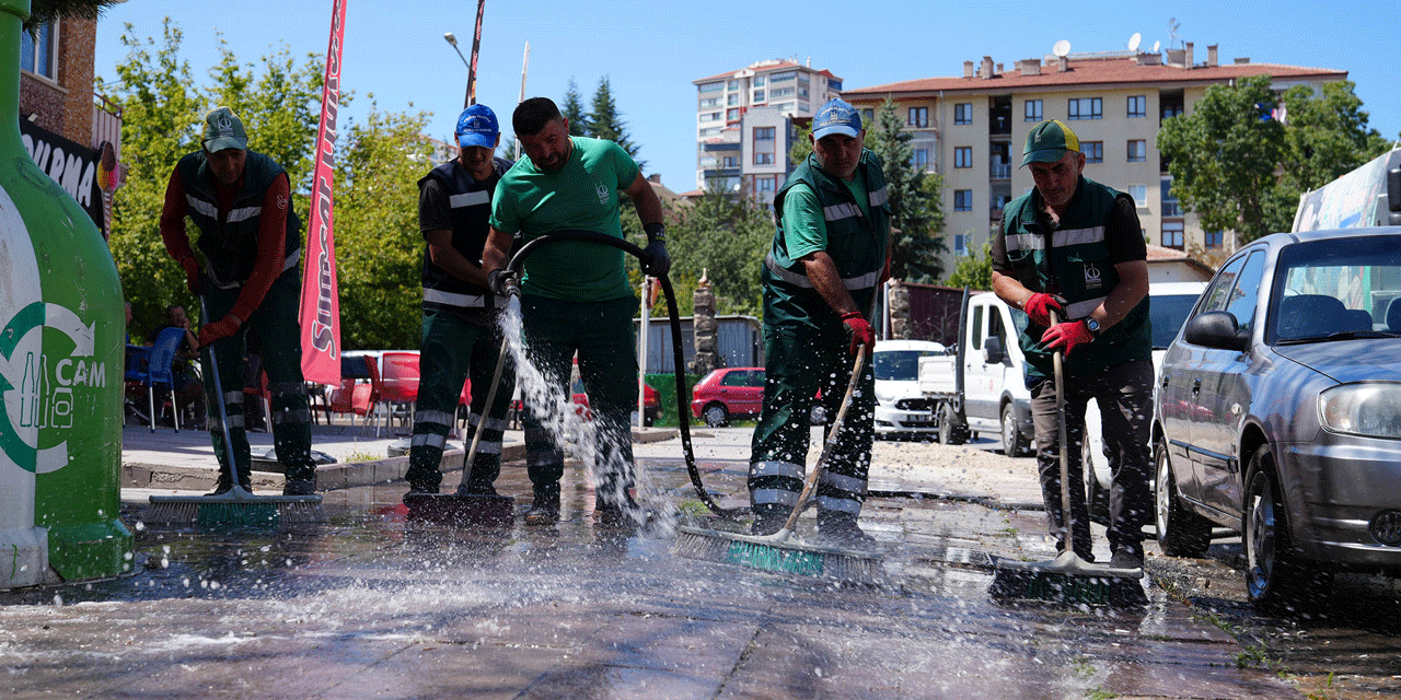 Keçiören'de hummalı temizlik çalışması! 51 mahalle yıkanıyor!