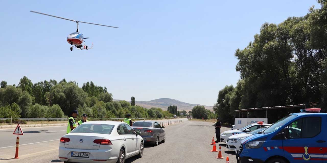 Kırşehir'de jandarma trafikte göz açıtrmıyor: Havadan ve karadan trafik denetimi