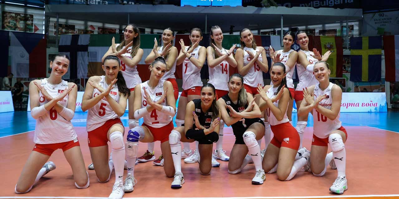 U20 Avrupa Voleybol Şampiyonası'nda Genç sultanlar Avrupa şampiyonu: İtalya 2-3 Türkiye