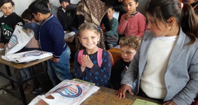 Başkan Çetin, Çobanbeyli çocukları sevindirdi