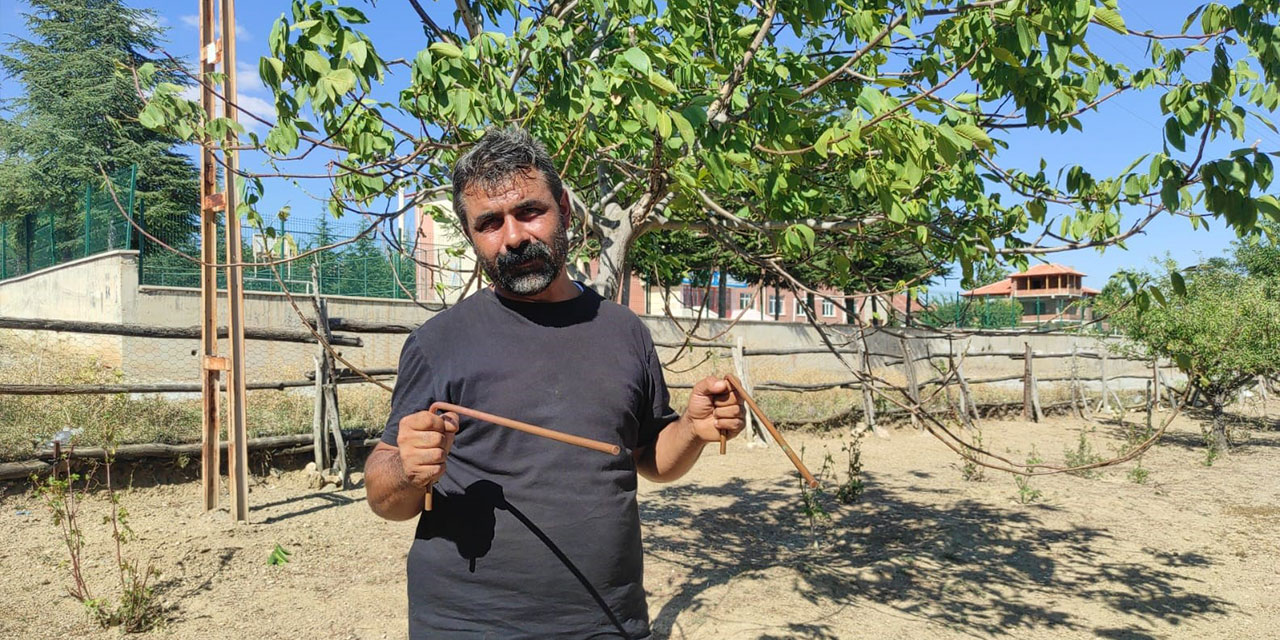 Yozgatlı çiftçi bakır çubukla su buluyor!