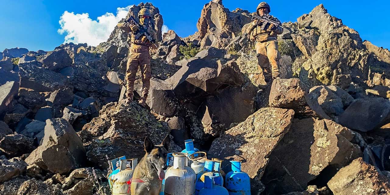 Ağrı Dağı'nda PKK/KCK terör örgütüne yönelik operasyonda mağarada malzeme ele geçirildi