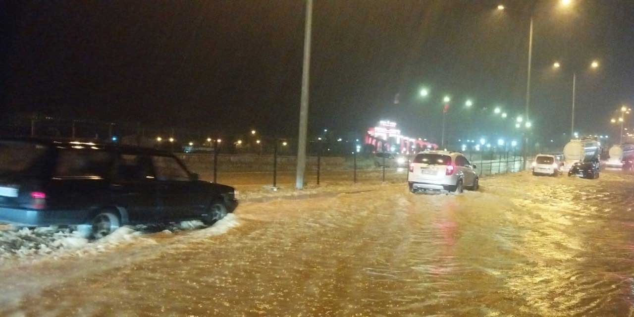 Yozgat'ta sağanak yağış trafiği olumsuz etkiledi