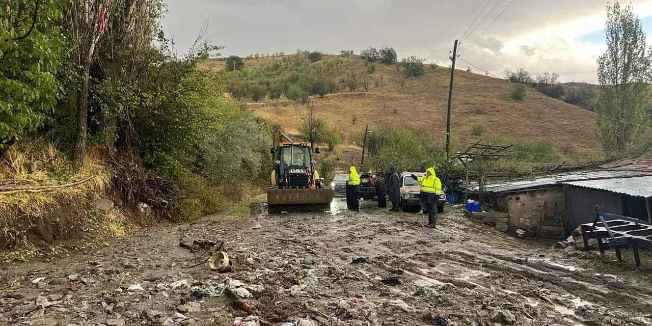 Ankara'nın Çubuk ilçesinde sağanak yağış su baskınlarına yol açtı: Başkan Demirbaş'tan açıklama