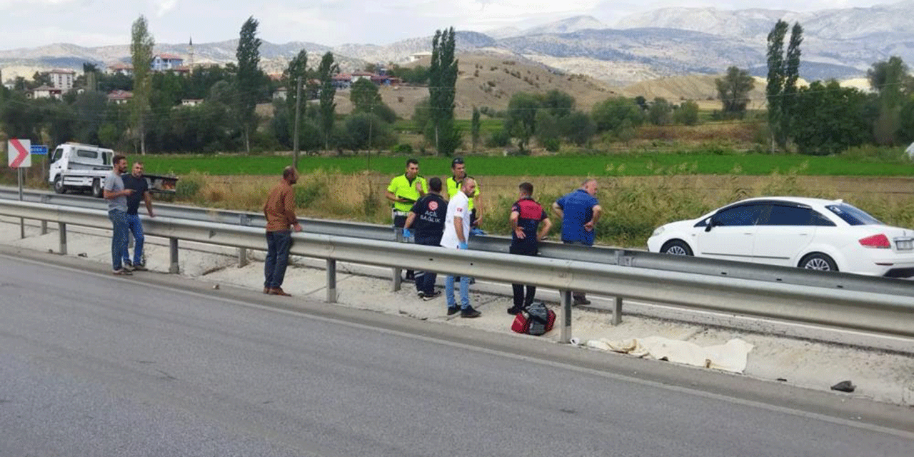 Çorum'da feci kaza! Yolun karşısına geçmeye çalışan yayaya otomobil çarptı!