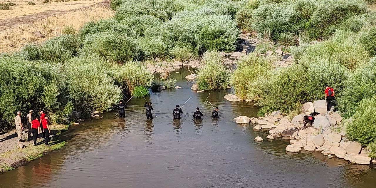 Diyarbakır’da Kayıp Narin’i arama çalışmaları devam ediyor: Narin'in son görüşmesi dikkat çekici detaylar içeriyor