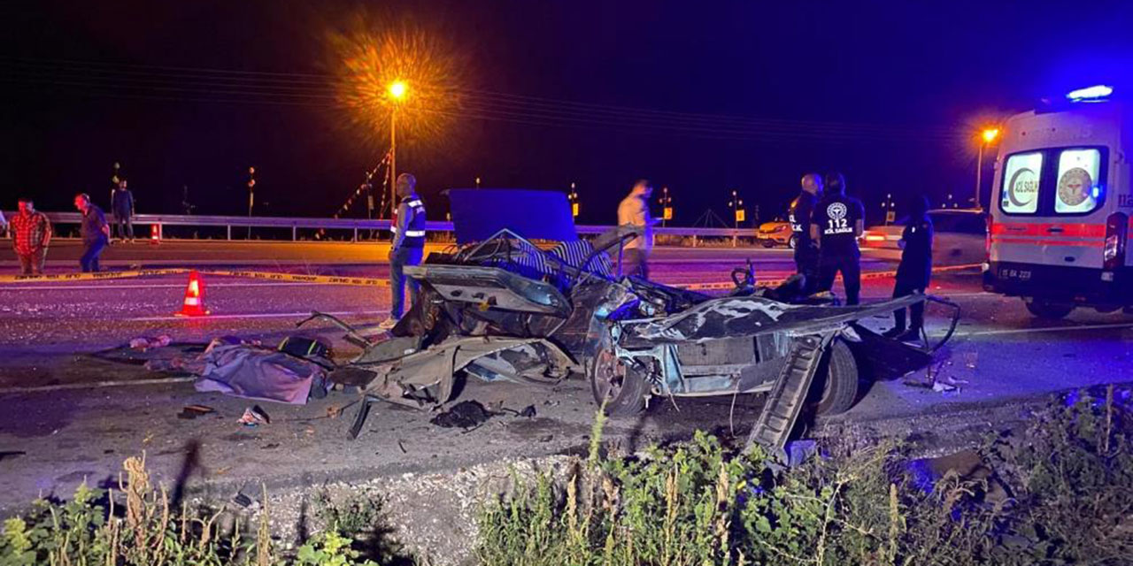 Burdur'da feci kaza: 2 ölü, 3 yaralı