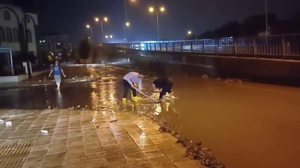 Çorum'da şiddetli yağmur hayatı olumsuz etkiledi