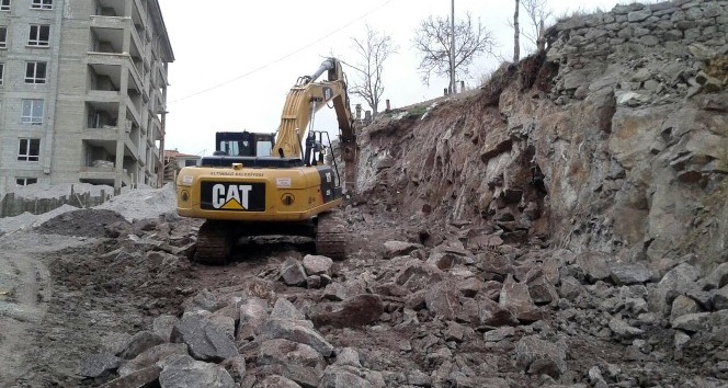 Altındağ’da yol yapım çalışmaları aralıksız sürüyor