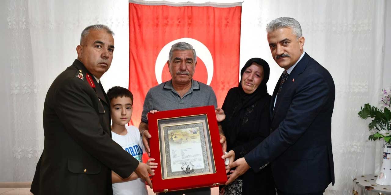 Kırıkkale'de Şehit Uzman Çavuş Hüseyin Karakoç'un şehitlik beratı ailesine verildi: Göz yaşları sel oldu