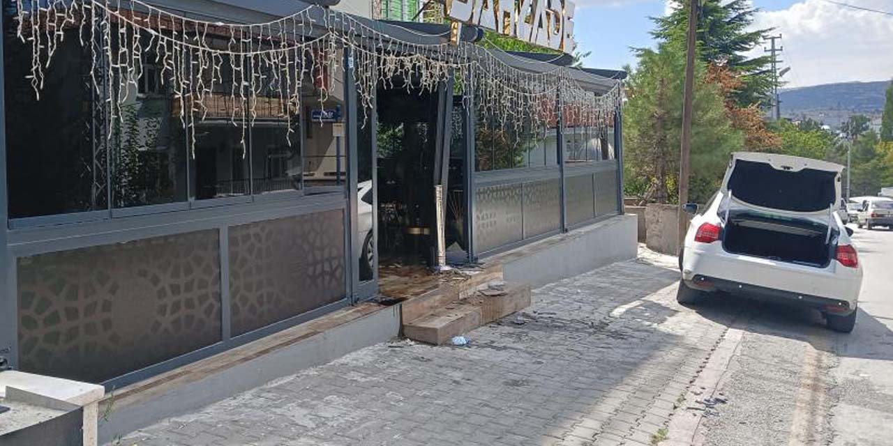 Elmadağ’da kavga ettiği kişinin dükkanına otomobille daldı