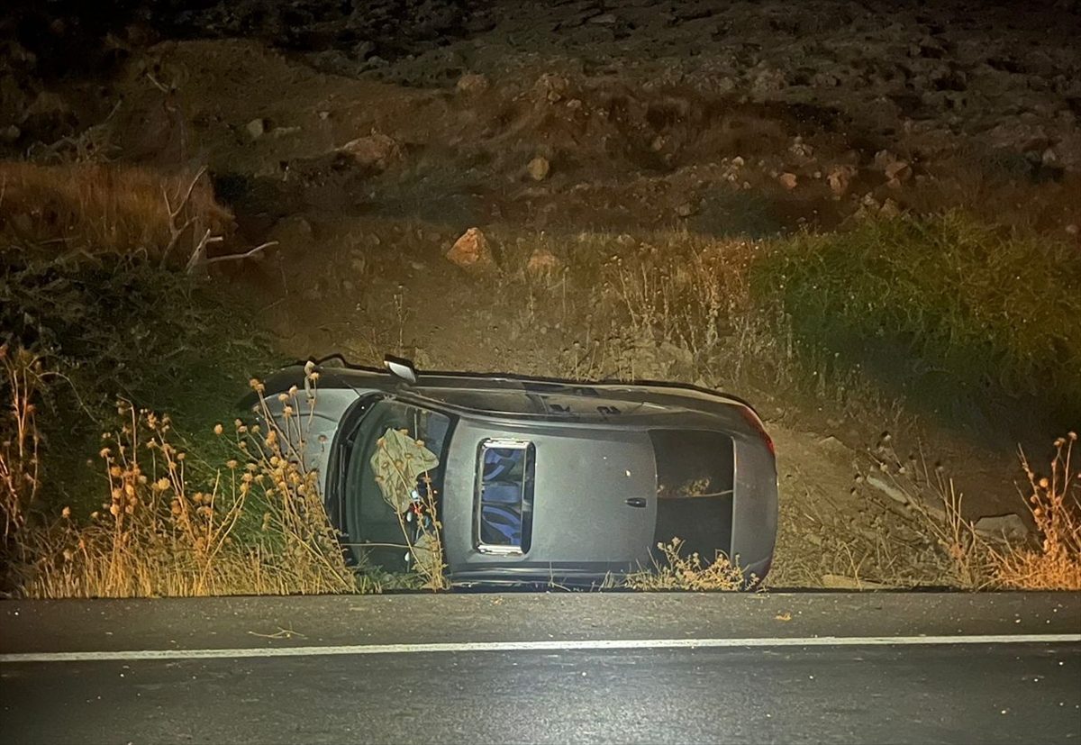 Mardin'de devrilen otomobildeki 8 kişi yaralandı