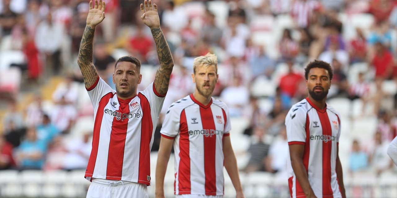 Sivasspor 5 gollü maçta 10 kişiyle galip geldi: Sivasspor 3-2 Gaziantep FK