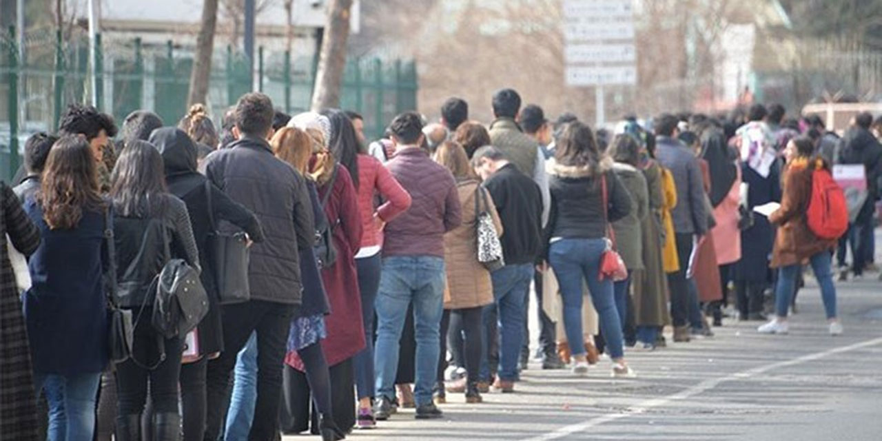 İşsizlik büyümeye devam ediyor: İŞKUR'un önü uzun kuyruk...