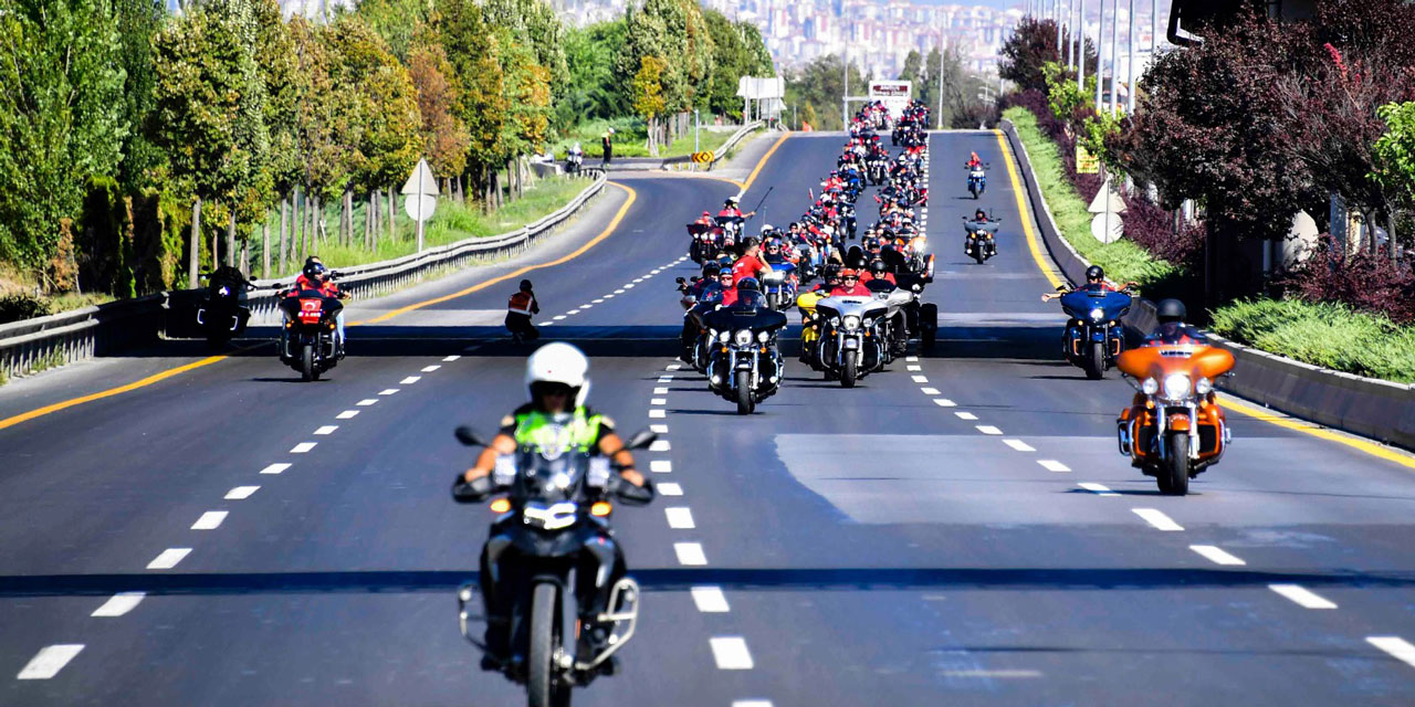 350 motosiklet tutkunu Gaziler için Ankara'yı turladı!