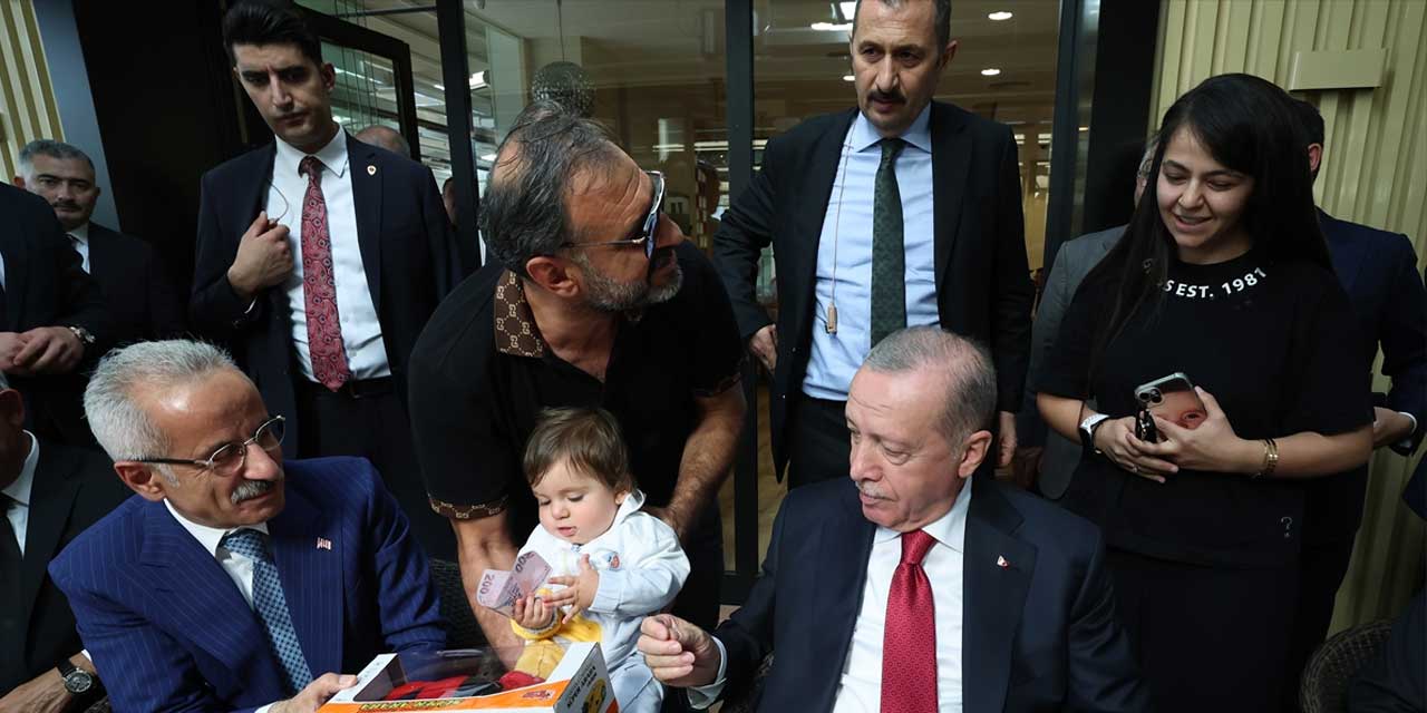 Cumhurbaşkanı Erdoğan, Ankara'da bir pastanede vatandaşlarla bir araya geldi