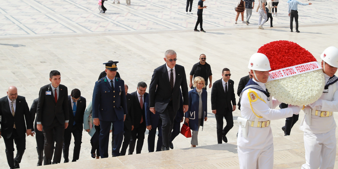 TFF Başkanı Hacıosmanoğlu ve heyeti Anıtkabir'de