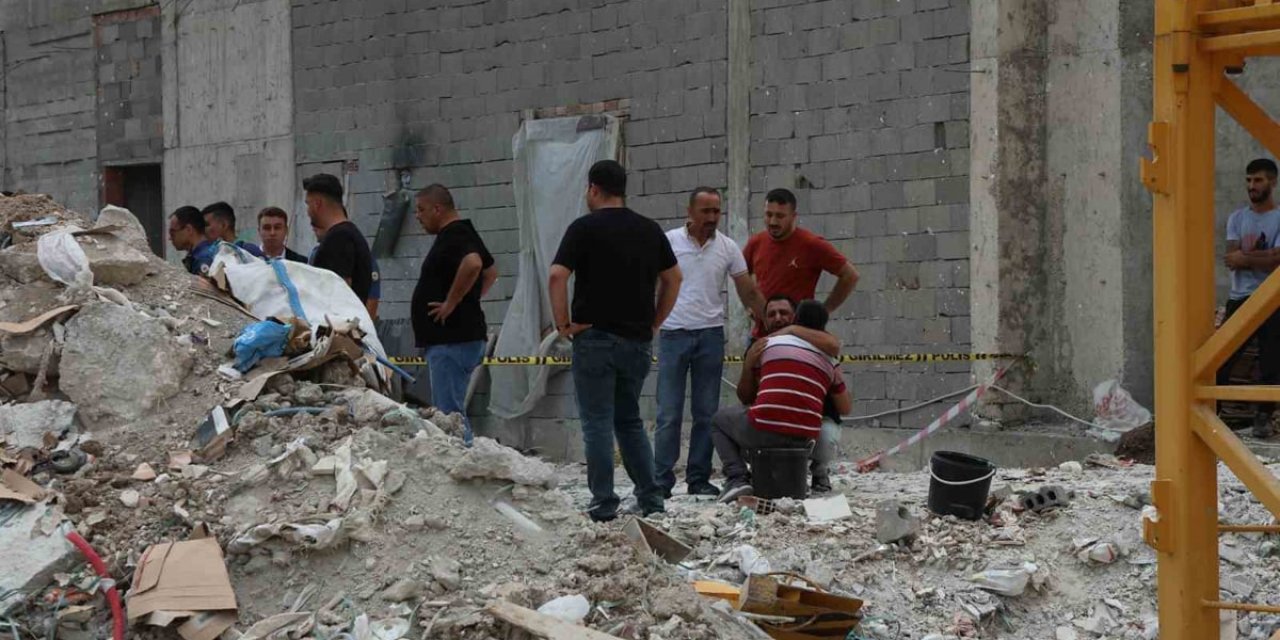 Kule vinçten düşen malzemelerin altında kalan iki işçi hayatını kaybetti